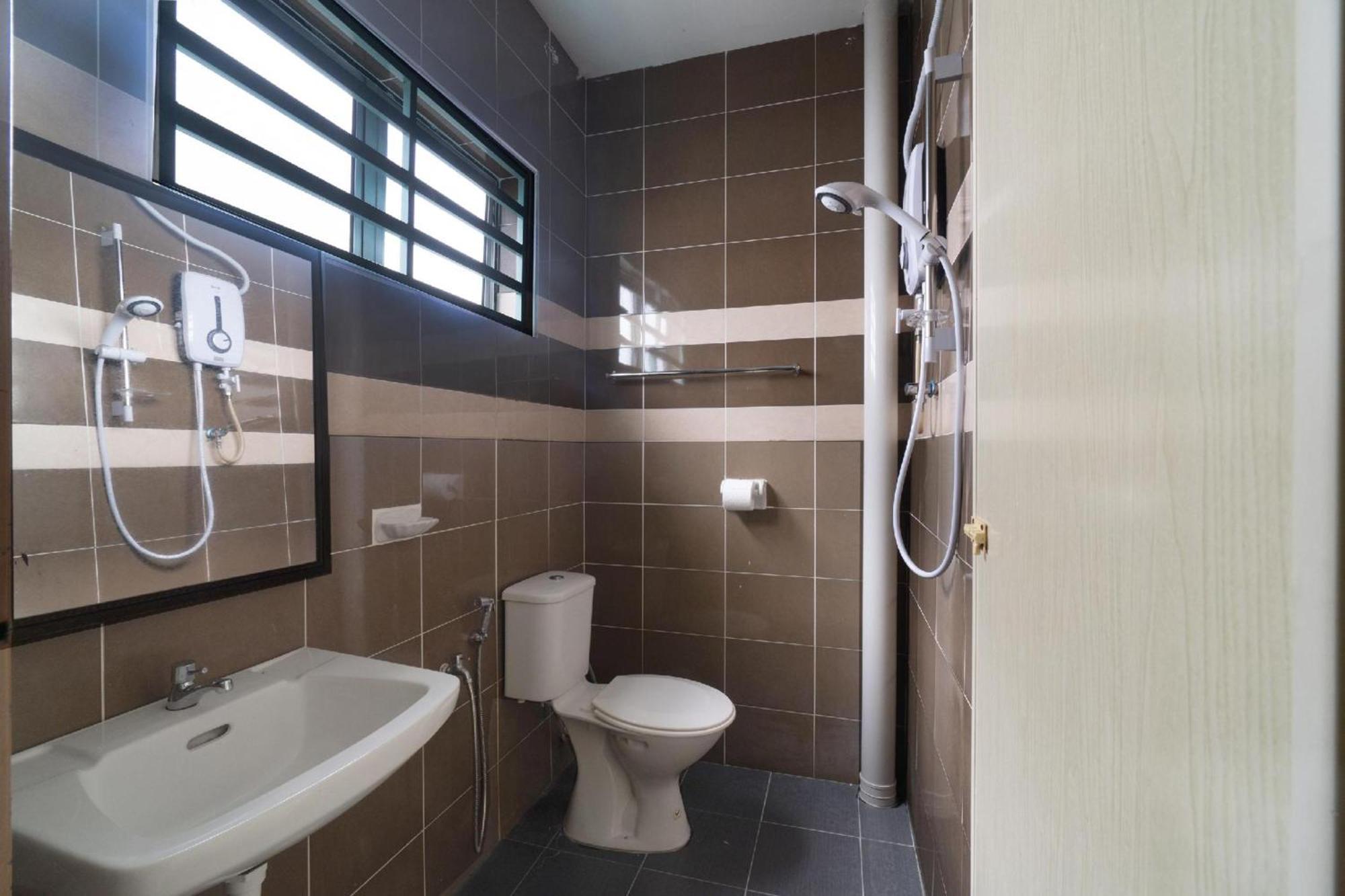 Oyo 91089 Motel Fasa 2B Seri Manjung Exteriör bild